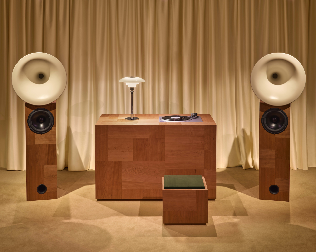 valentino-listening-room
